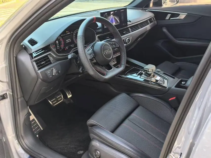 Audi 2025 A4L 2.0TFSI 40TFSI 2 million‑vehicle celebration edition, luxury sporty model, automatic transmission 4