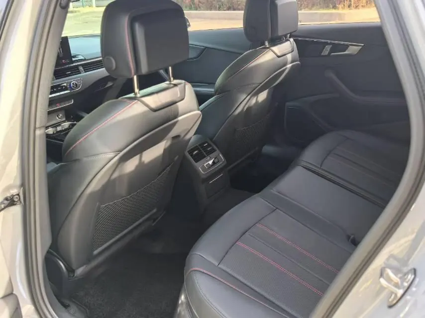 Audi 2025 A4L 2.0TFSI 40TFSI 2 million‑vehicle celebration edition, luxury sporty model, automatic transmission 5