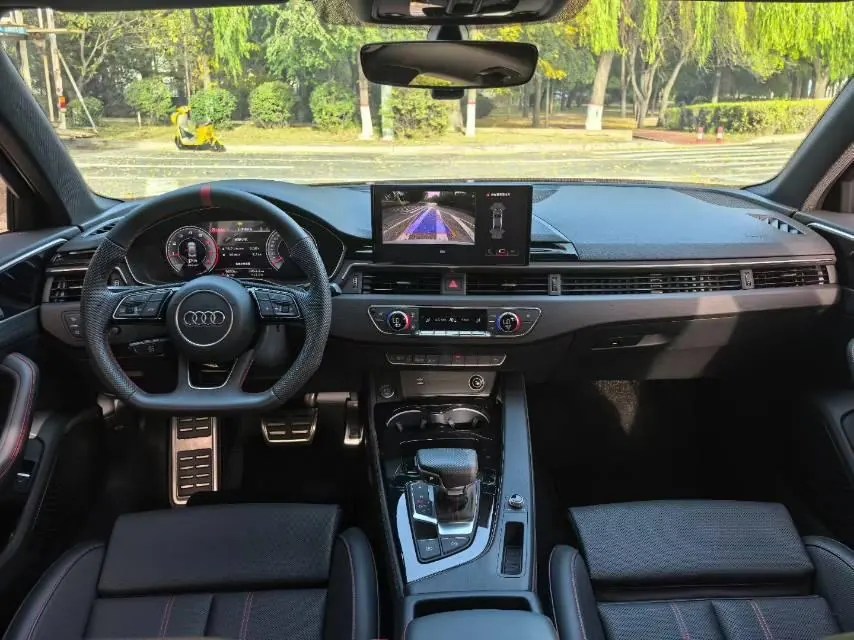 Audi 2025 A4L 2.0TFSI 40TFSI 2 million‑vehicle celebration edition, luxury sporty model, automatic transmission 6