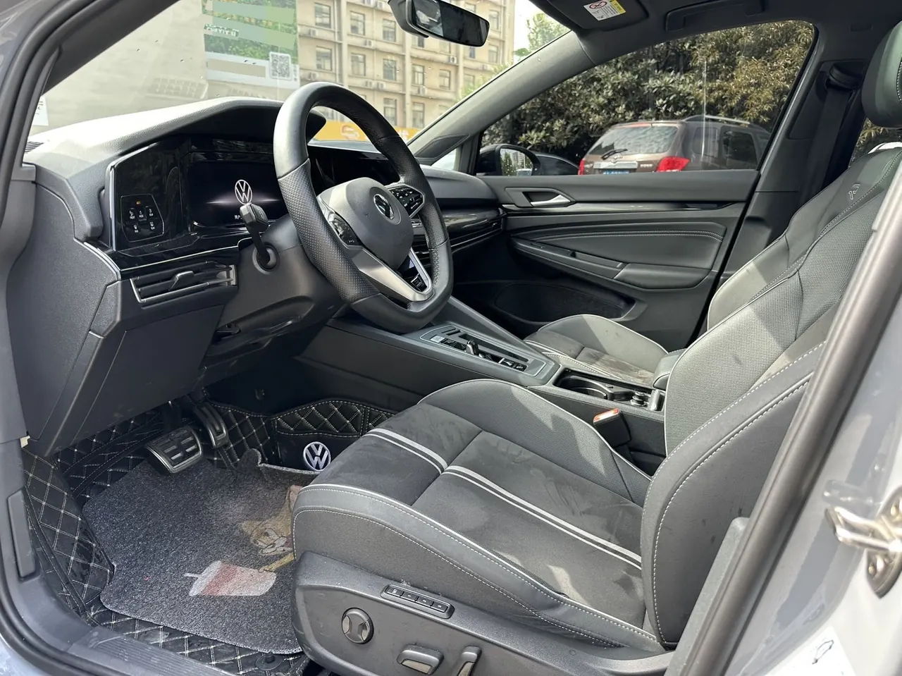 Volkswagen 2021 Golf 8 R-Line 1.4TSI 280TSI Automatic 3