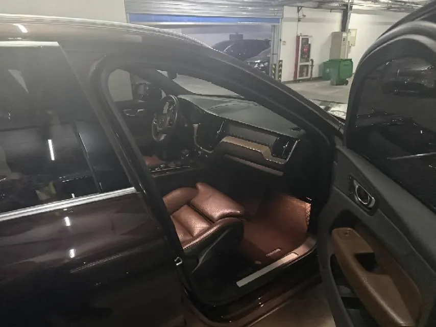 Volvo 2021 XC60 2.0T T5 4-wheel drive Zhiyuan Deluxe Edition Automatic Gear 4