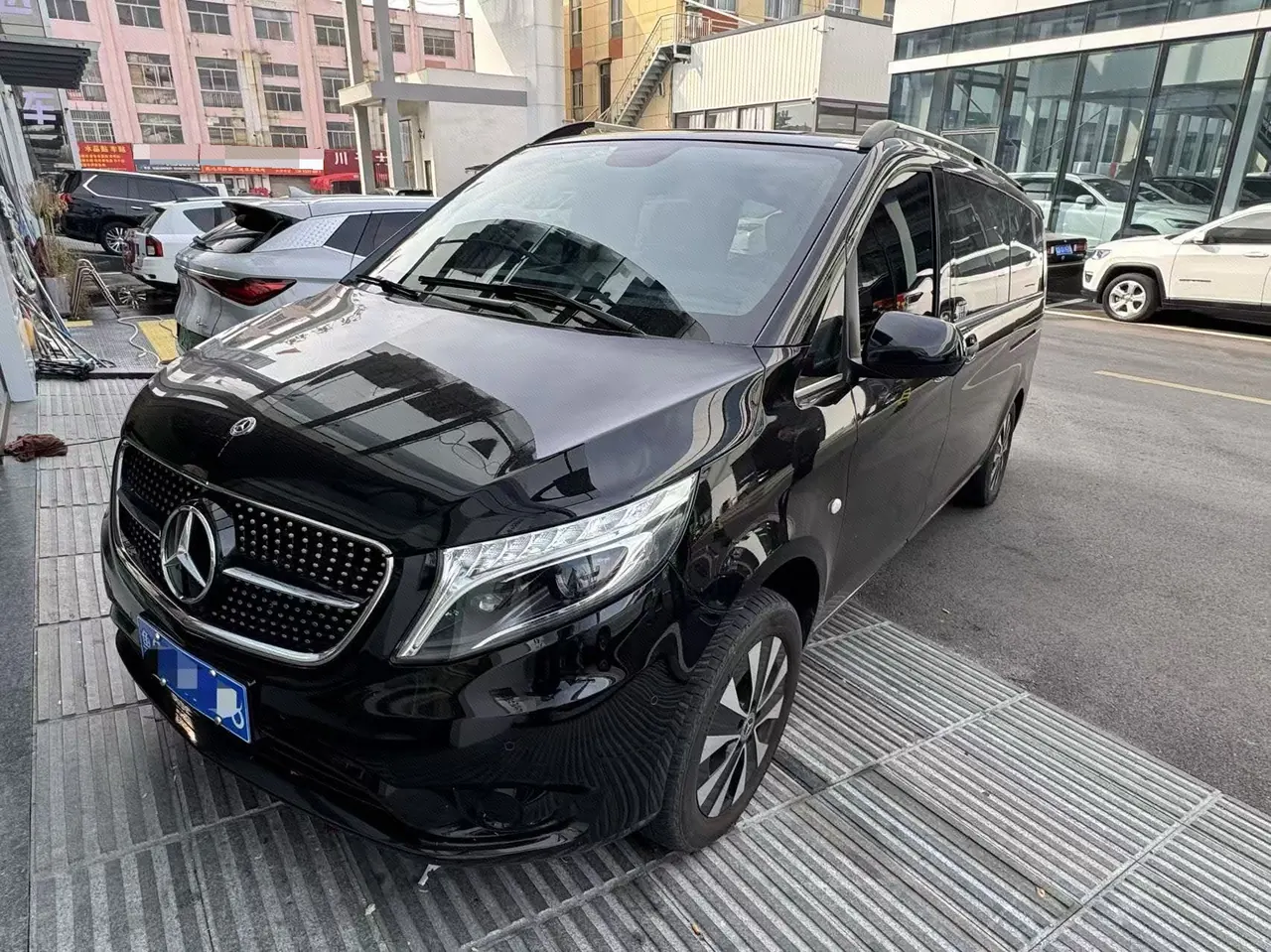 Open image lightbox: Mercedes Benz 2023 Vito 2.0T Business Edition 7-seat Automatic Gear