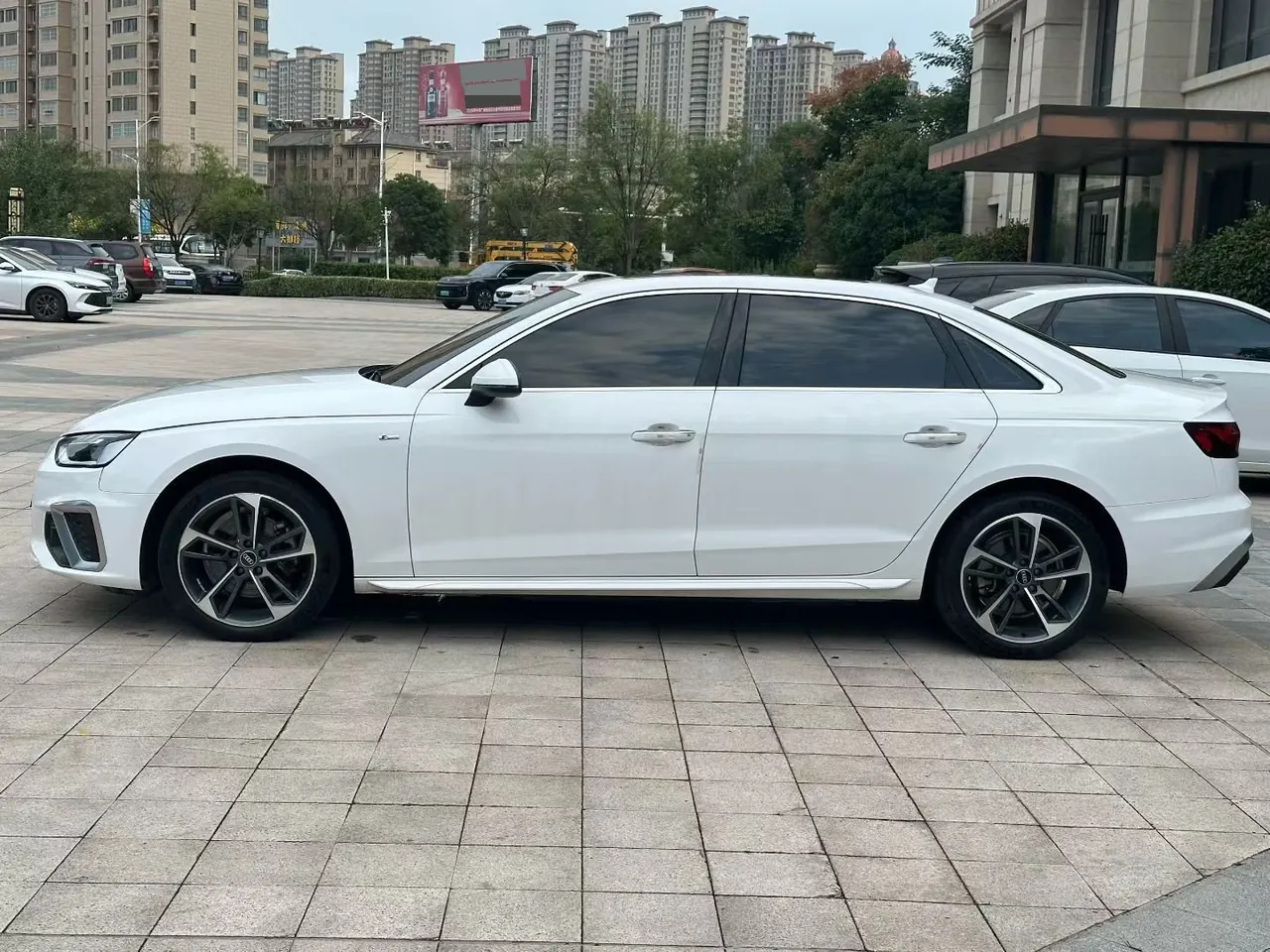 Audi 2023 A4L 2.0TFSI 40TFSI Fashion Dynamic Automatic 2