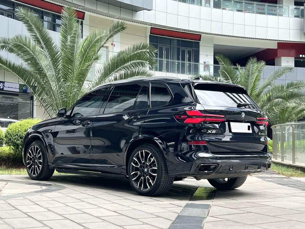 BMW 2023 X5 xDrive40Li 48V 3.0T M sports obsidian night suit automatic gear 3