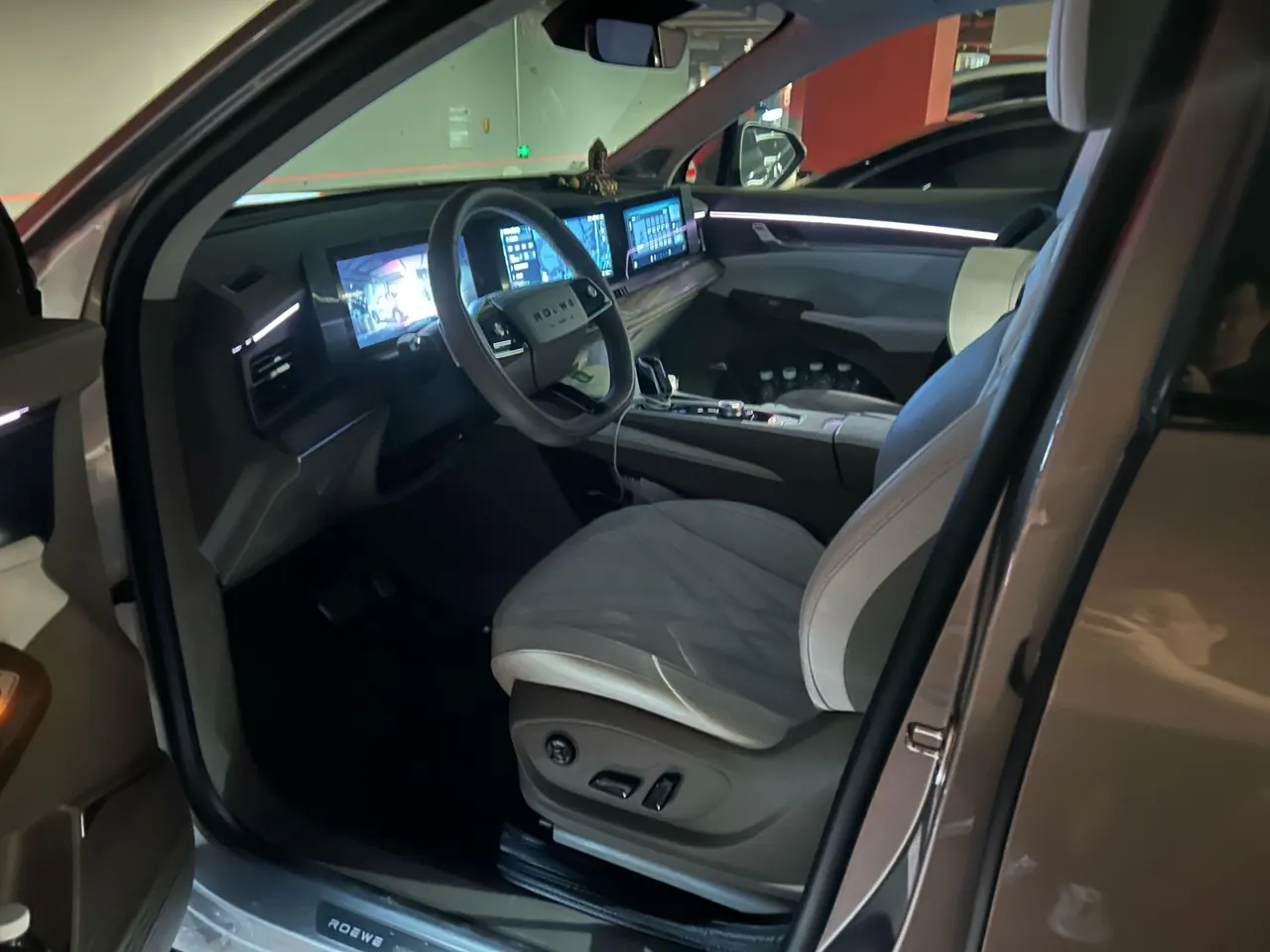 Roewe 2023 RX9 2.0T 4-wheel drive exclusive edition automatic gear 2