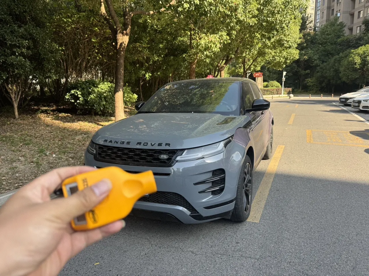 Land Rover 2021 evoque 48V 2.0T 249PS R-DYNAMIC s obsidian black sports version automatic gear - View 1