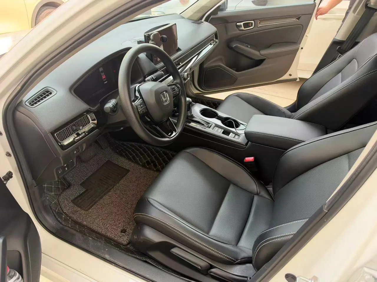 Honda 2023 Civic 1.5T CVT 240TURBO Sporty Edition Automatic 3