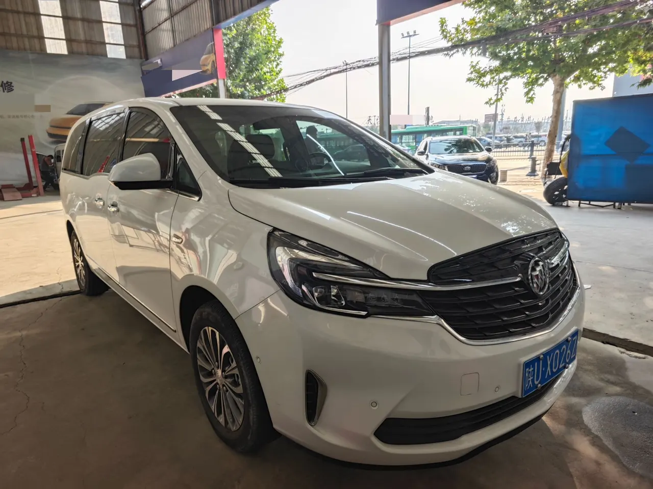 Buick 2022 GL8 Land Business Class 48V 2.0T 652T Premium Automatic Gear 3