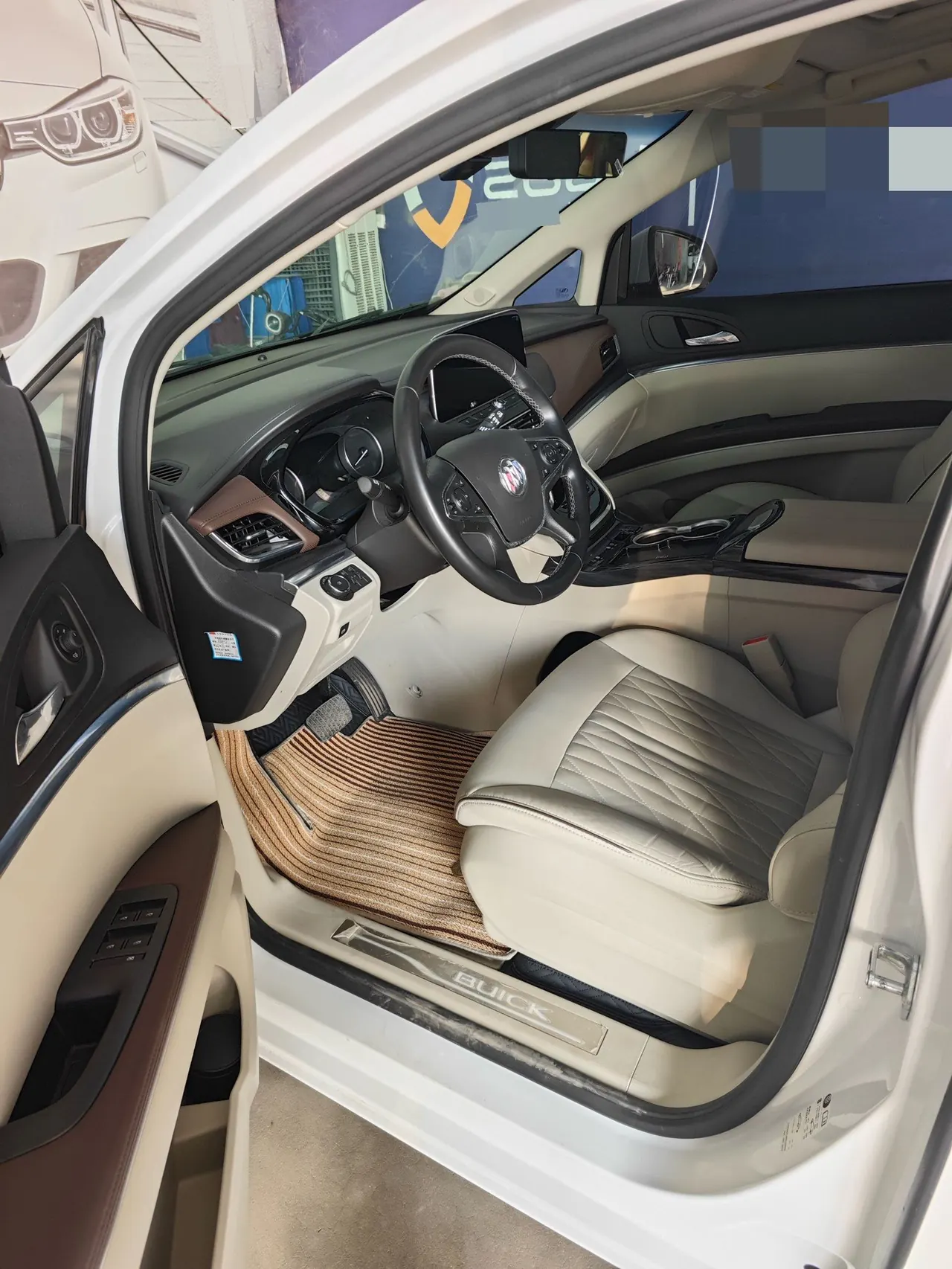 Buick 2022 GL8 Land Business Class 48V 2.0T 652T Premium Automatic Gear 4