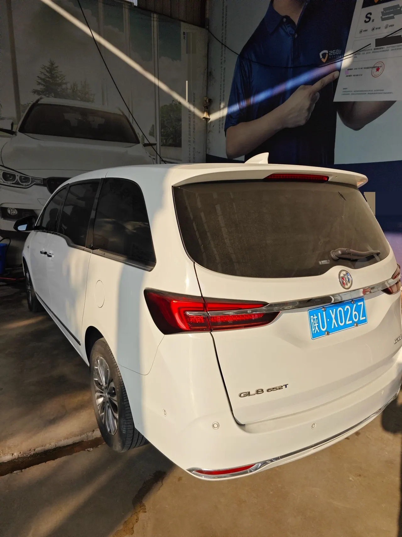 Buick 2022 GL8 Land Business Class 48V 2.0T 652T Premium Automatic Gear 7