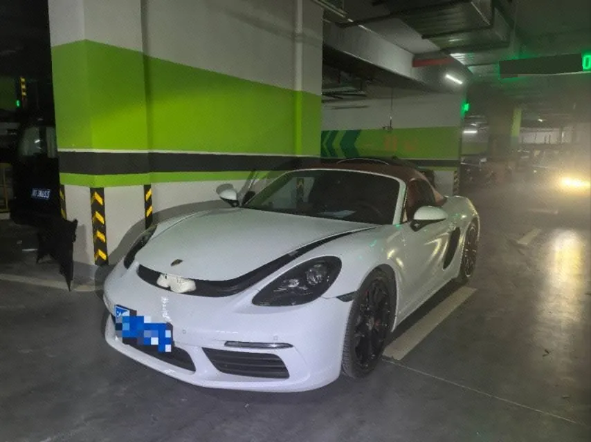 Открыть галерею: Porsche 718 (Imported) 2020 718 Boxer 2.0T Automatic