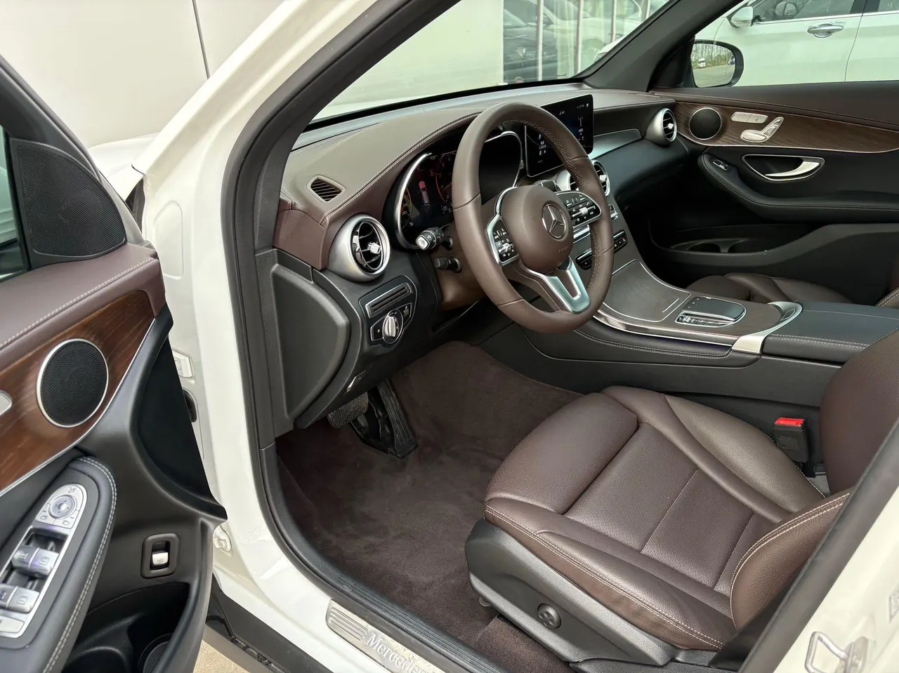 Mercedes Benz 2022 GLC 260 L 4MATIC 2.0T Luxury (Change 2) Automatic Gear 4