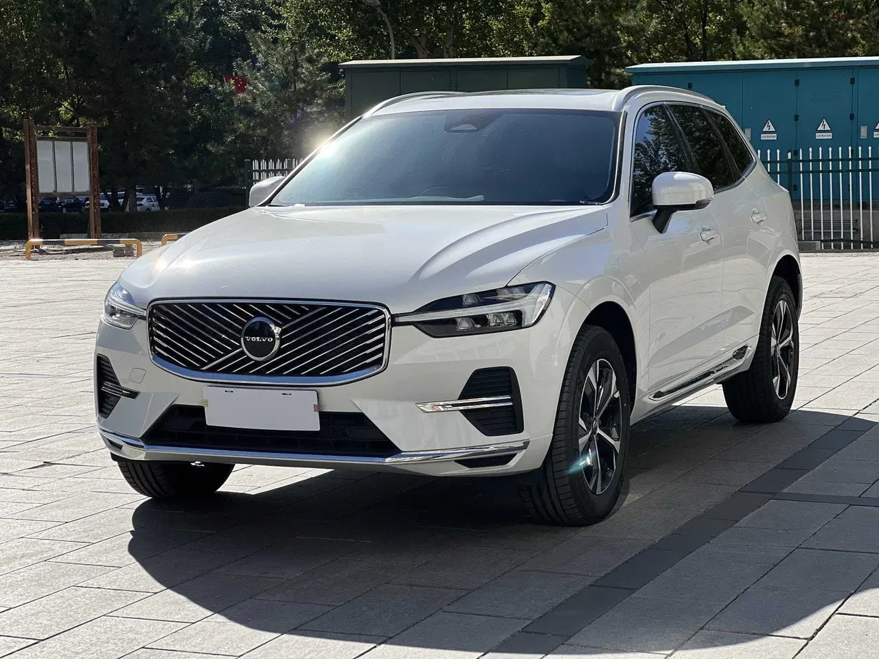 Volvo 2026 XC60 48V 2.0T B5 All-Wheel Drive Intelligent Luxury Edition Automatic Transmission - View 1