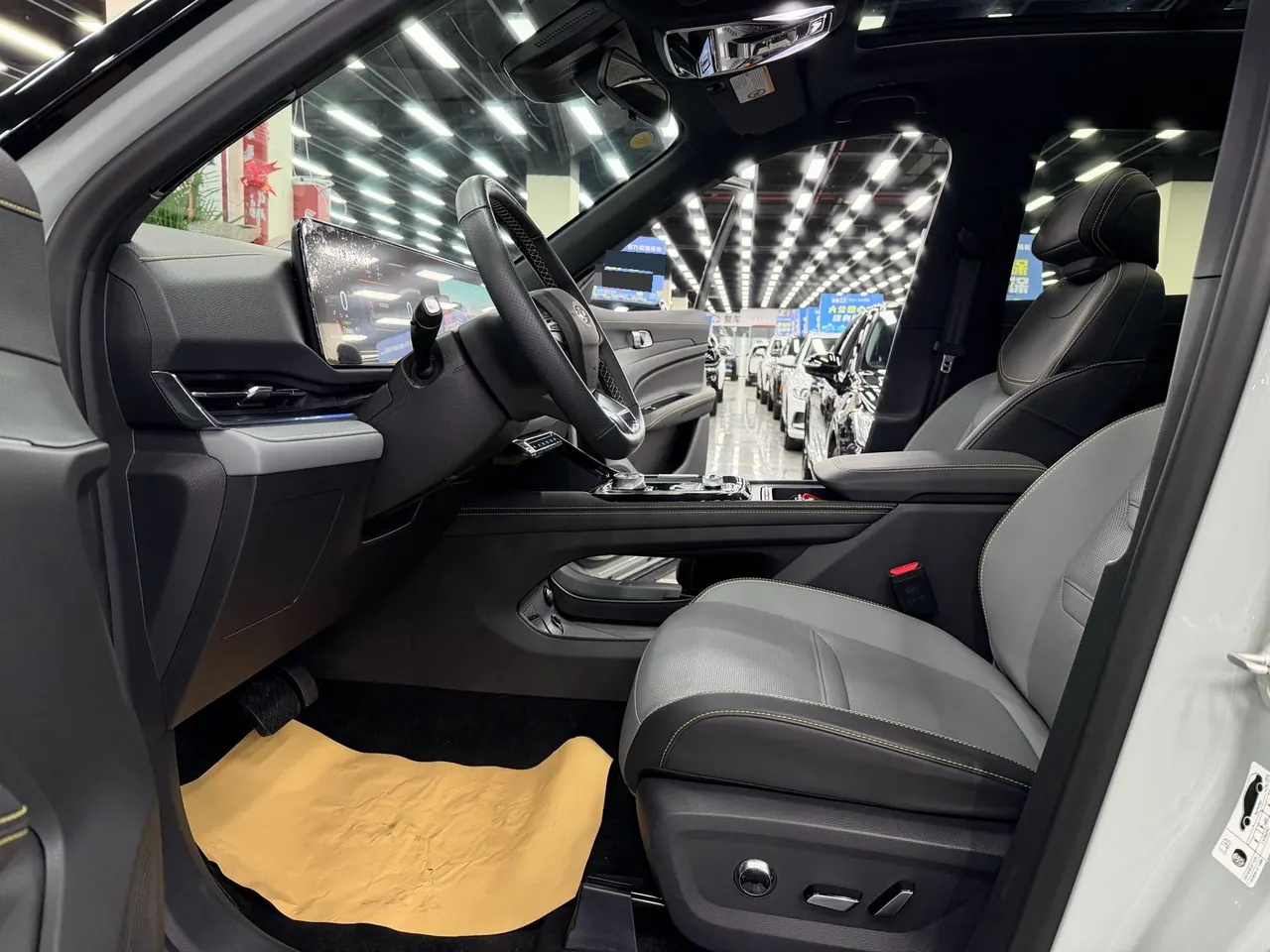 Ford 2025 plug-in 1.5T collar PLUS automatic gear 4