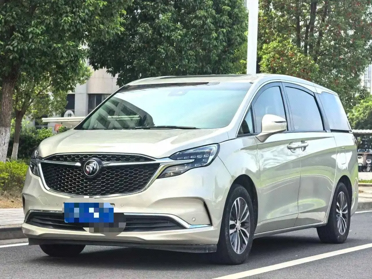 Открыть галерею: Buick 2022 GL8 ES Lu Zun 48V 2.0T 653T Exclusive Automatic Gear