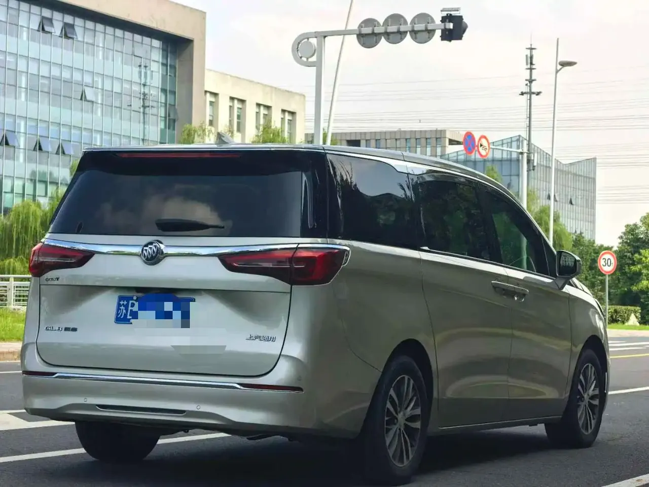 Buick 2022 GL8 ES Lu Zun 48V 2.0T 653T Exclusive Automatic Gear 5