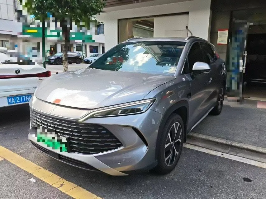 BYD 2026 Song L DM-i 1.5 Stepless 200KM Exceed Automatic Transmission - View 1
