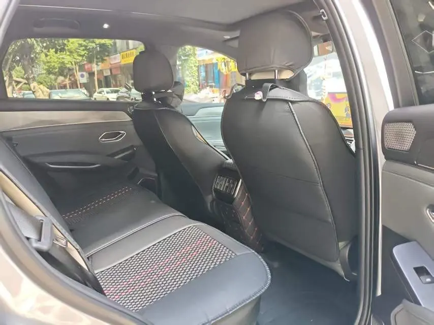 BYD 2026 Song L DM-i 1.5 Stepless 200KM Exceed Automatic Transmission 9