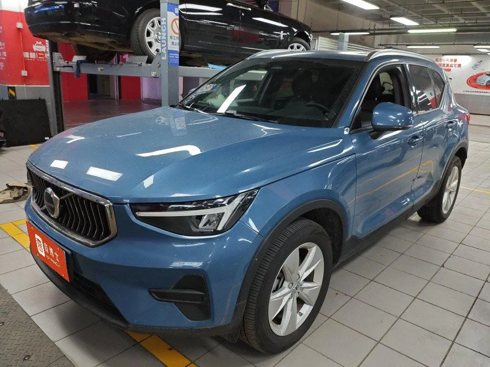 Volvo 2023 XC40 48V 2.0T B3 smart fashion version of automatic gear - View 1