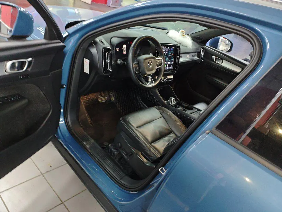 Volvo 2023 XC40 48V 2.0T B3 smart fashion version of automatic gear 3