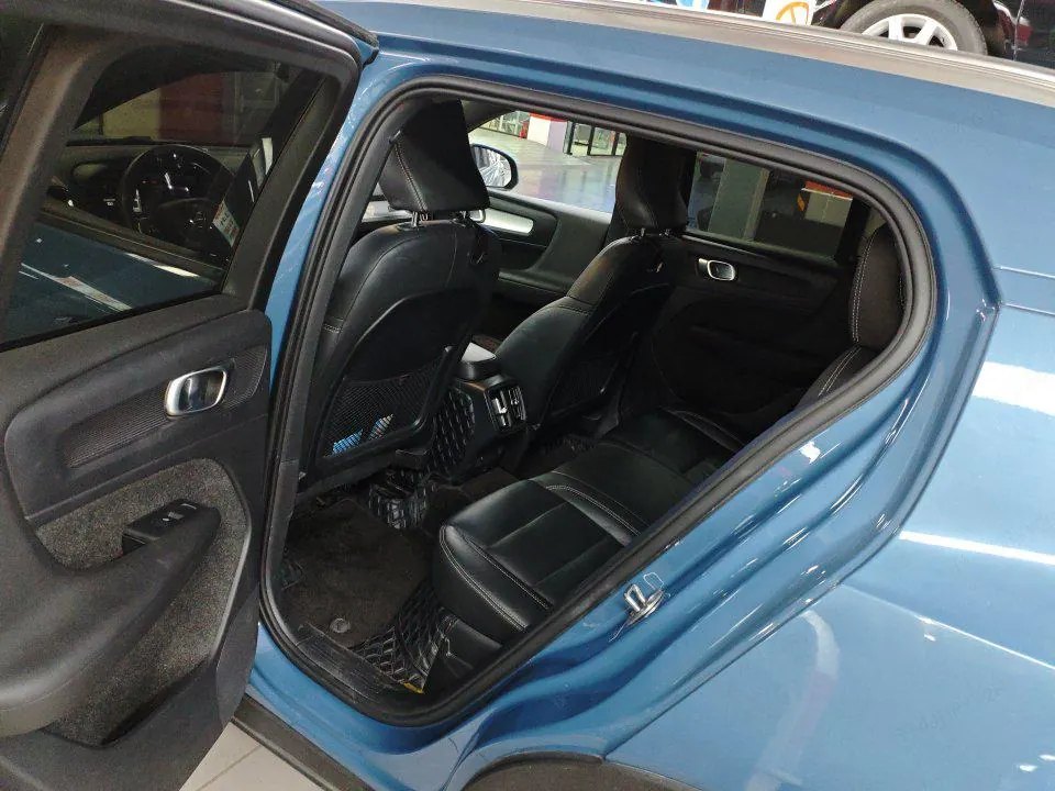 Volvo 2023 XC40 48V 2.0T B3 smart fashion version of automatic gear 4