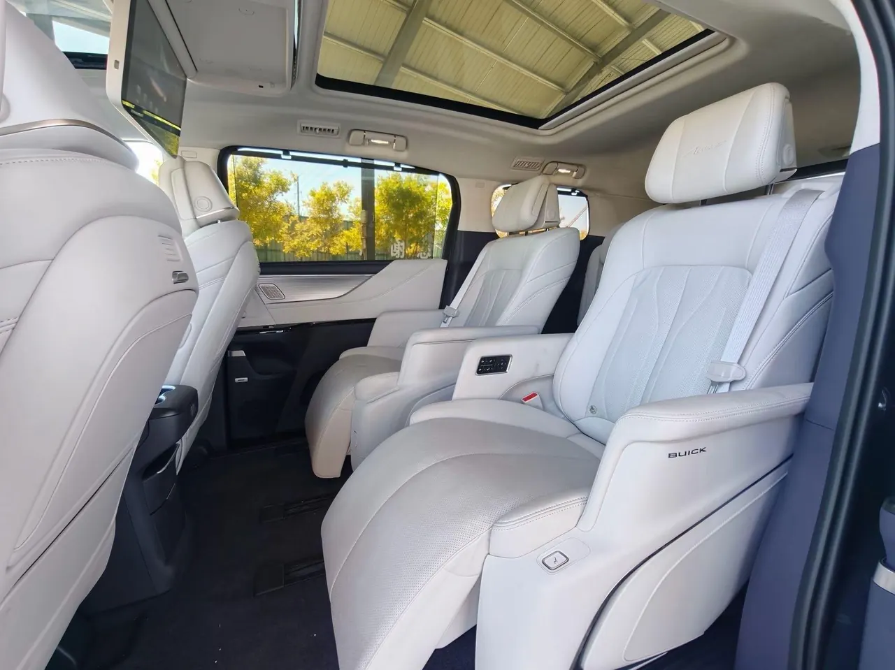 Buick 2026 GL8 Lu Zun PHEV 1.5T Luxury Edition Automatic Gear 5