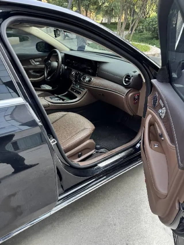 Mercedes Benz Class E New Energy 2022 E 350 e L 2.0T (Change 2) Automatic Gear 3
