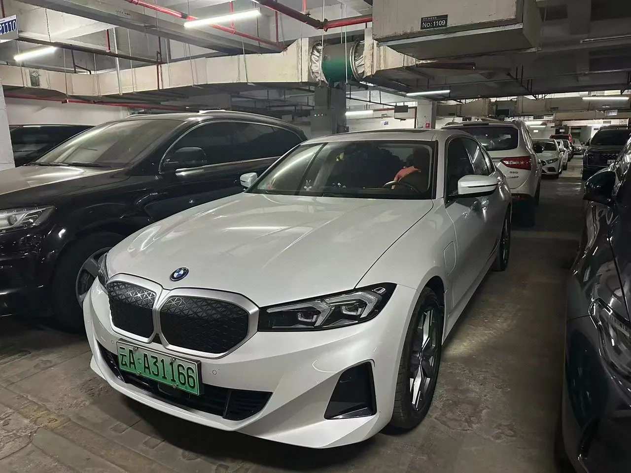 BMW 2025 i3 eDrive 35 L automatic gear - View 1