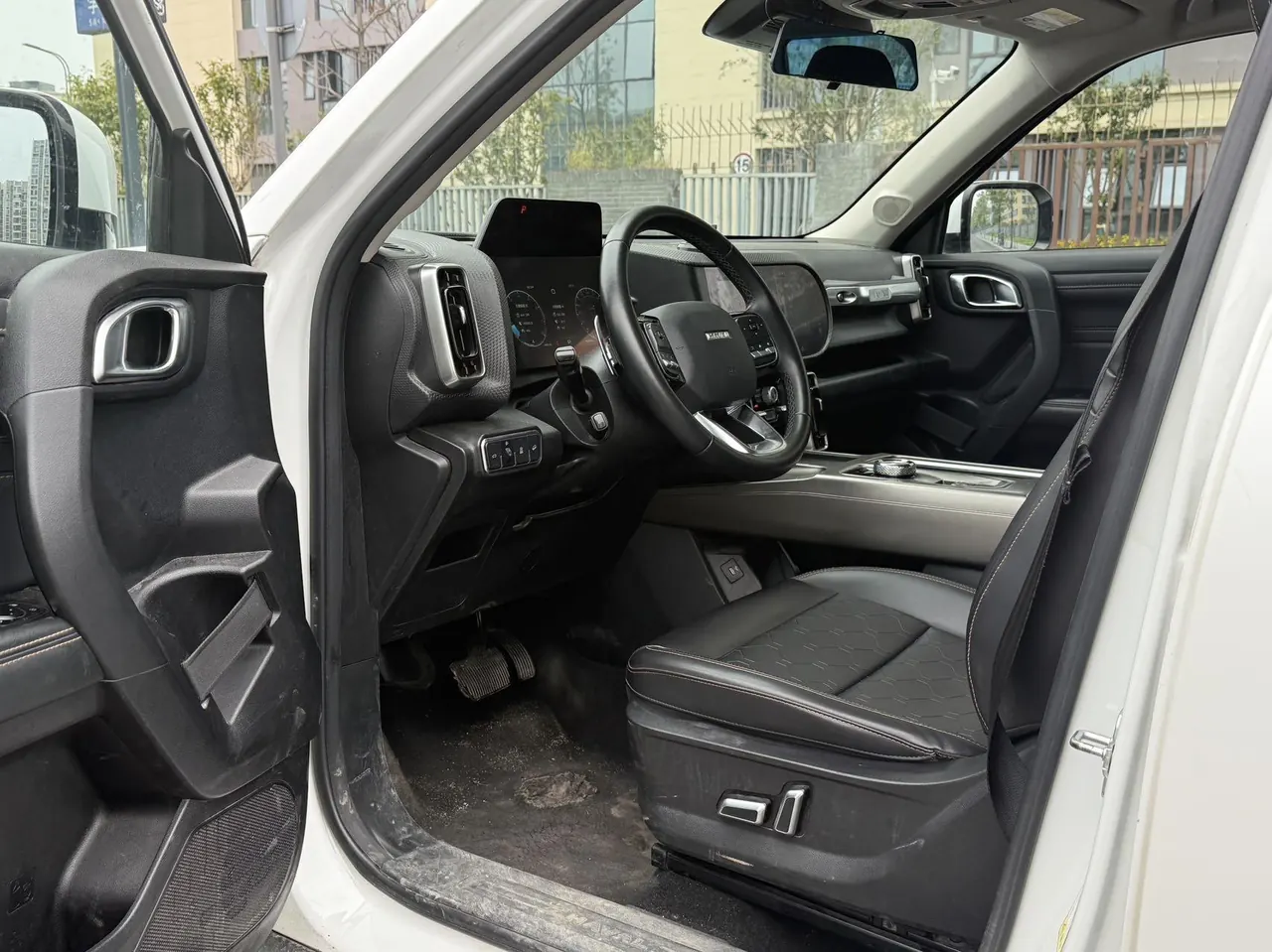 Haval 2022 big dog 1.5T two-wheel drive Labrador version automatic gear 3
