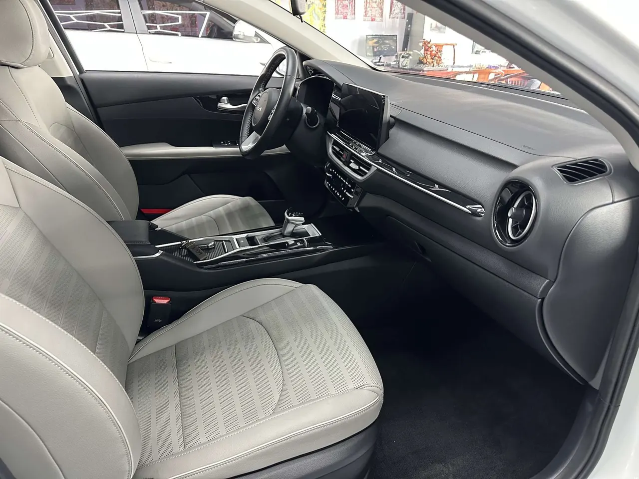 Kia 2023 K3 1.5 Stepless Deluxe Edition Automatic Gear 8