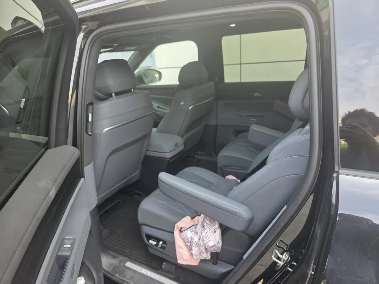 Volkswagen 2026 ID.ERA 9X Ultra 4-wheel drive automatic gear 3