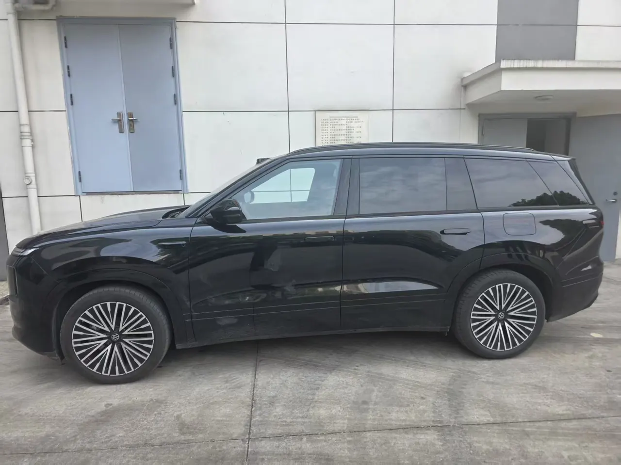 Volkswagen 2026 ID.ERA 9X Ultra 4-wheel drive automatic gear 6