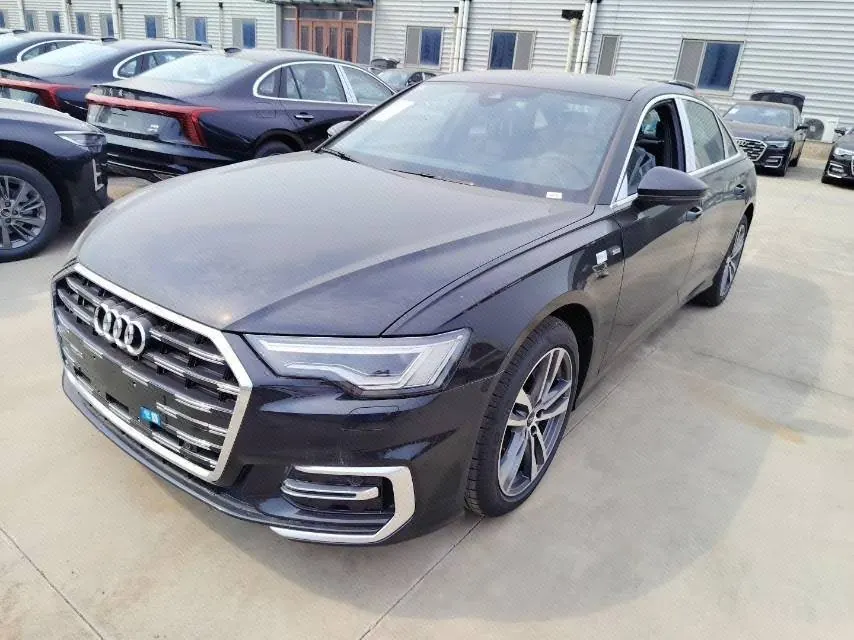 Открыть галерею: Audi 2026 A6L 2.0TFSI 40TFSI Deluxe Dynamic Automatic