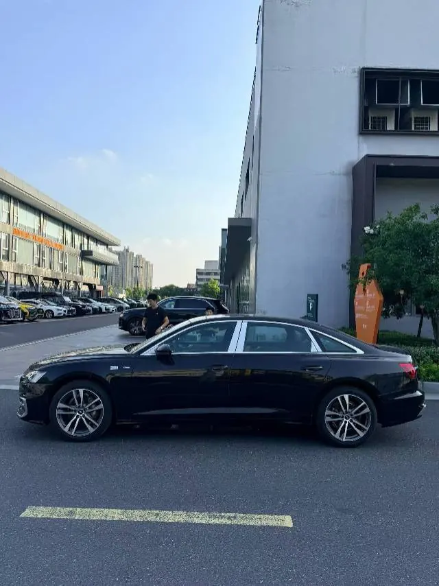Audi 2026 A6L 2.0TFSI 40TFSI Deluxe Dynamic Automatic 3