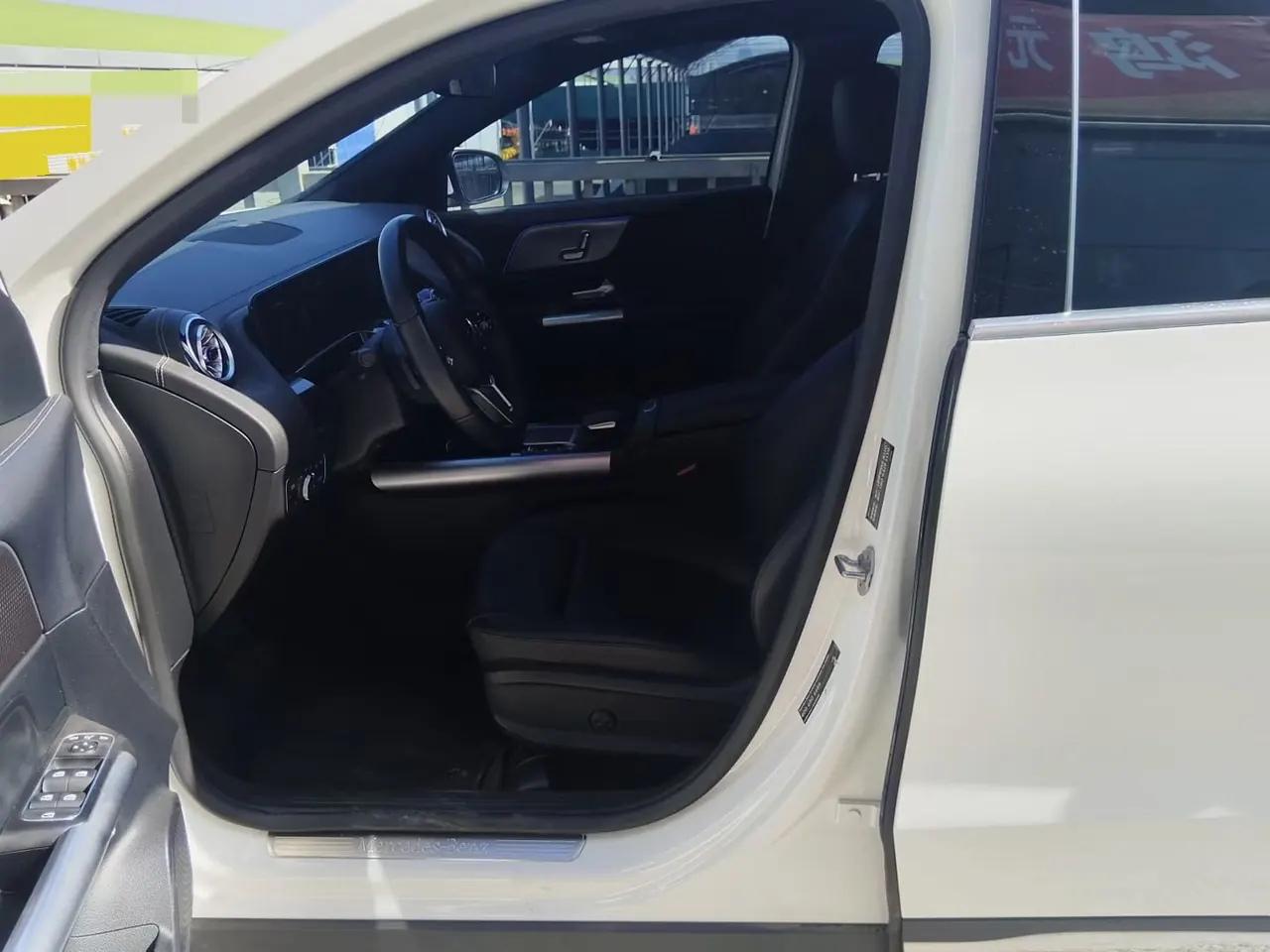Mercedes Benz 2023 GLA 220 2.0T automatic gear 4