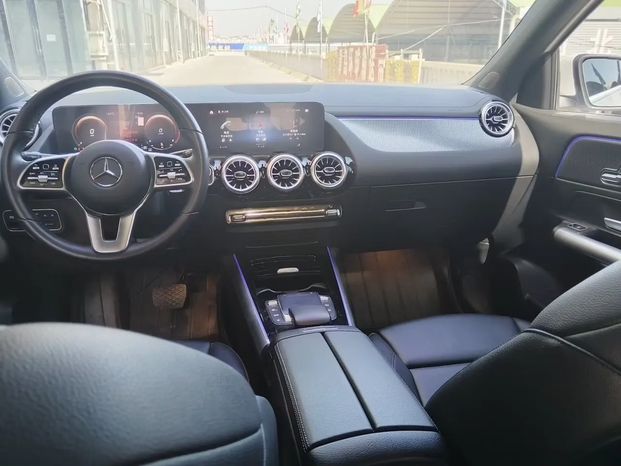 Mercedes Benz 2023 GLA 220 2.0T automatic gear 5