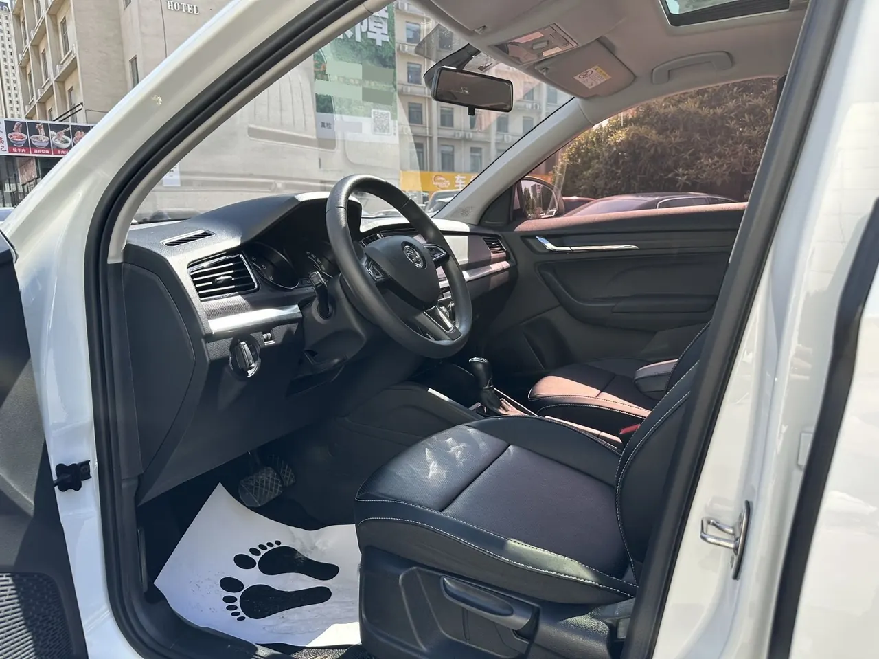 Skoda 2023 Komick 1.5 Comfortable Edition Automatic Gear 4