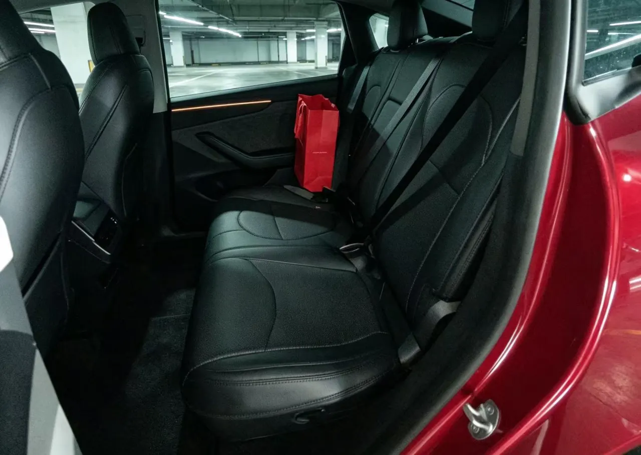 Tesla 2025 Model Y rear-wheel drive version automatic transmission 3