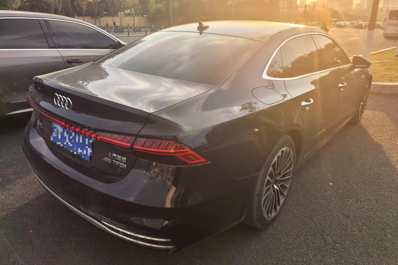 Audi 2024 A7L 2.0TFSI 45TFSI Luxury Automatic 3