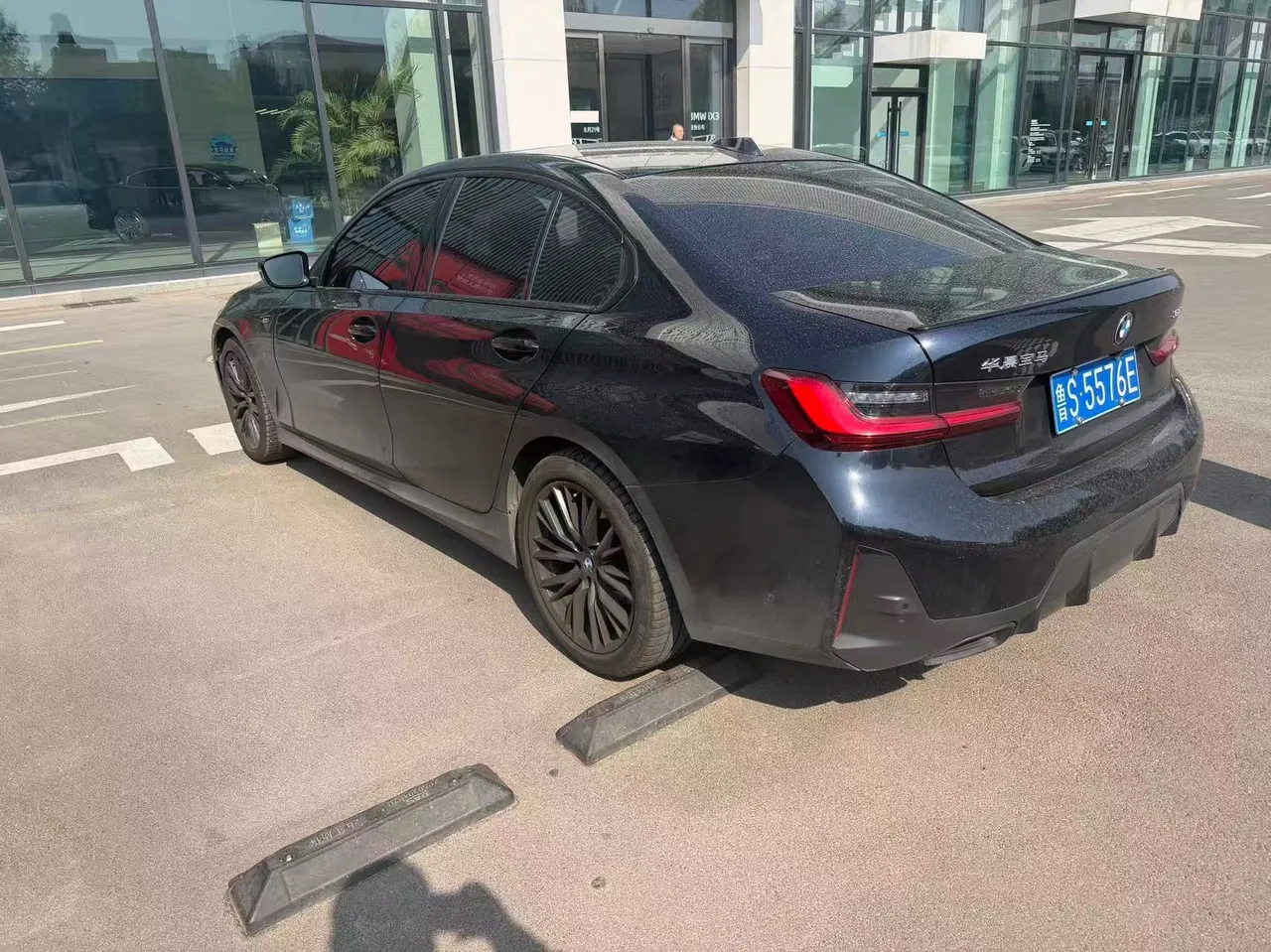 BMW 3 Series 2024 325i 2.0T M Sports Obsidian Night Suit Automatic Gear 3