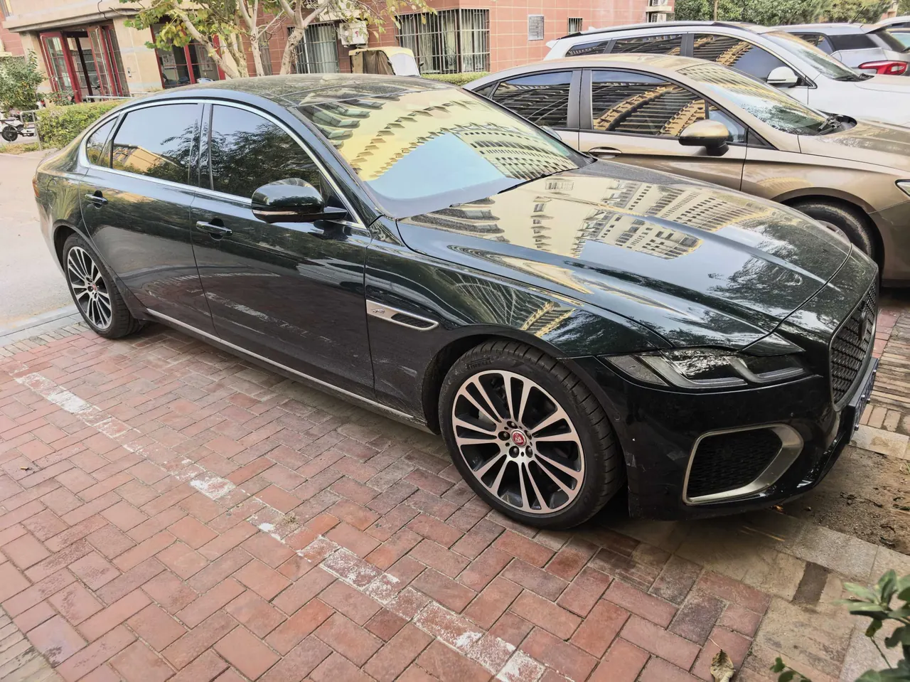 Jaguar 2025 XFL 2.0T P 12500.00g Drive Enjoy Deluxe Edition Automatic Gear 2
