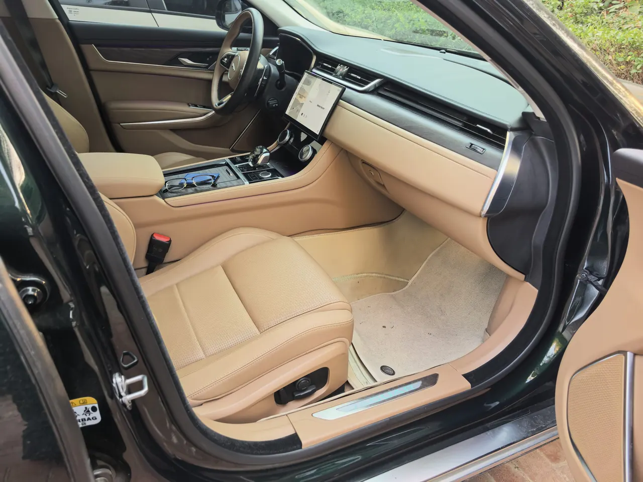 Jaguar 2025 XFL 2.0T P 12500.00g Drive Enjoy Deluxe Edition Automatic Gear 3