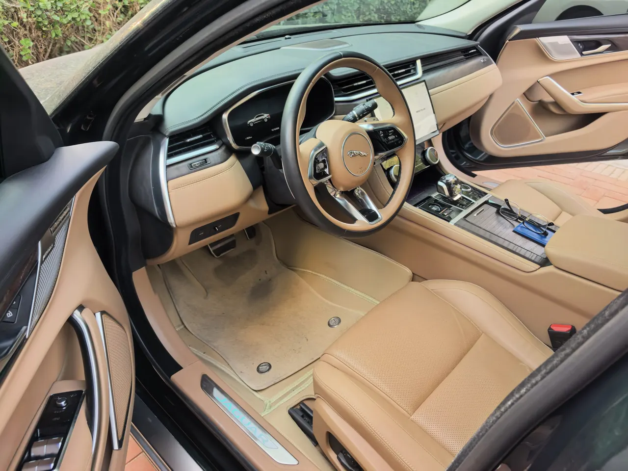Jaguar 2025 XFL 2.0T P 12500.00g Drive Enjoy Deluxe Edition Automatic Gear 8