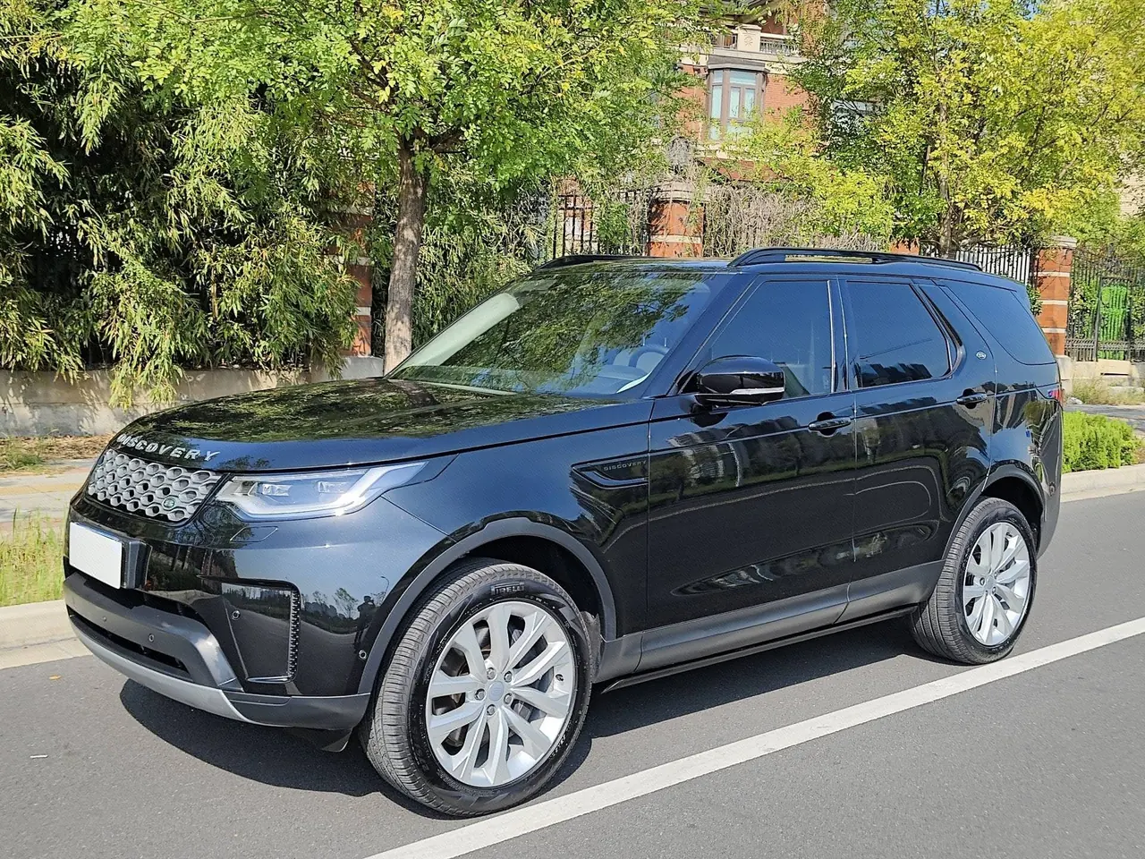 Land Rover Discovery (Imported) 2024 Discovery 5 48V 3.0T 360PS Dynamic SE Automatic Gear - View 1