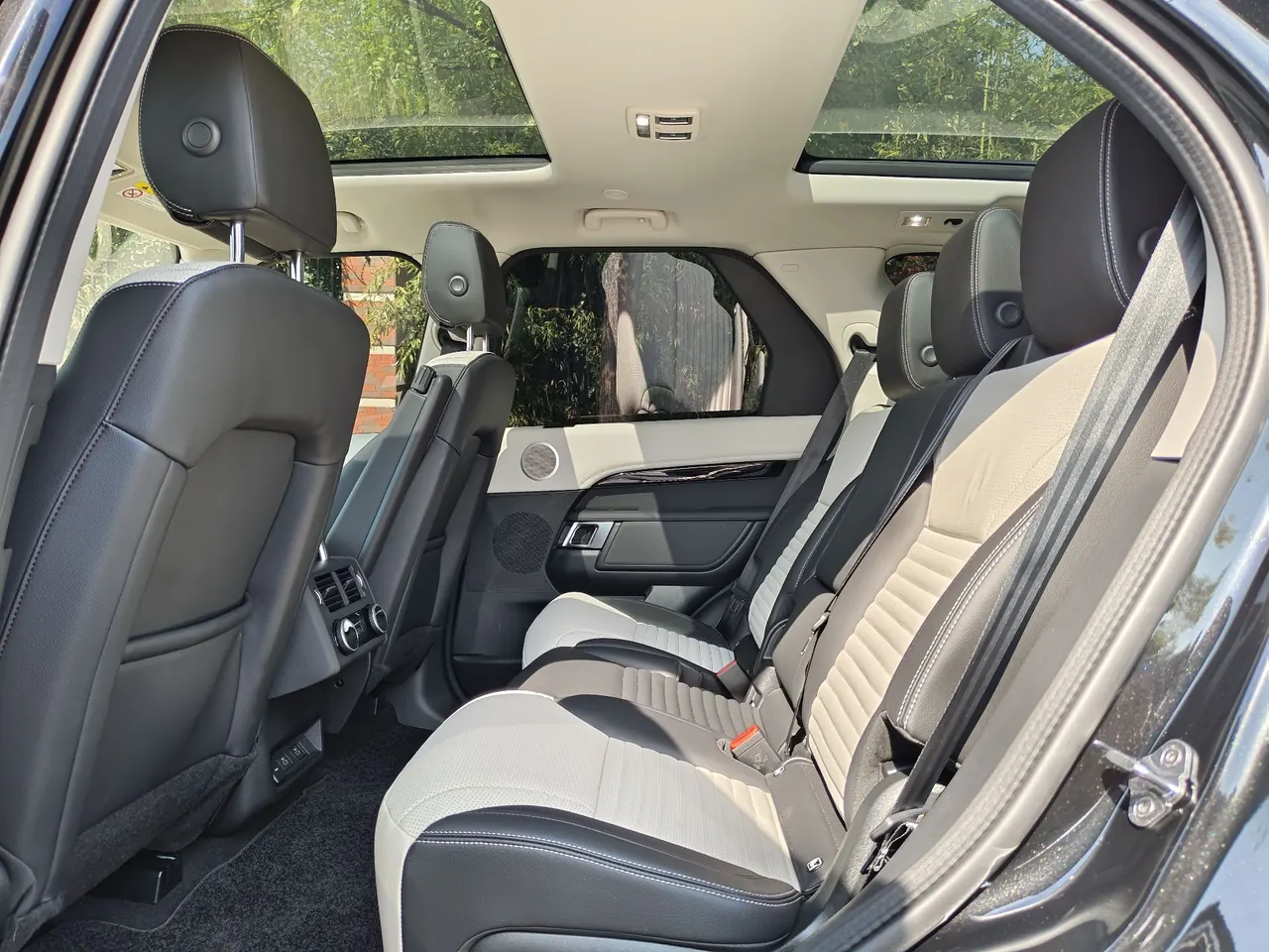 Land Rover Discovery (Imported) 2024 Discovery 5 48V 3.0T 360PS Dynamic SE Automatic Gear 4