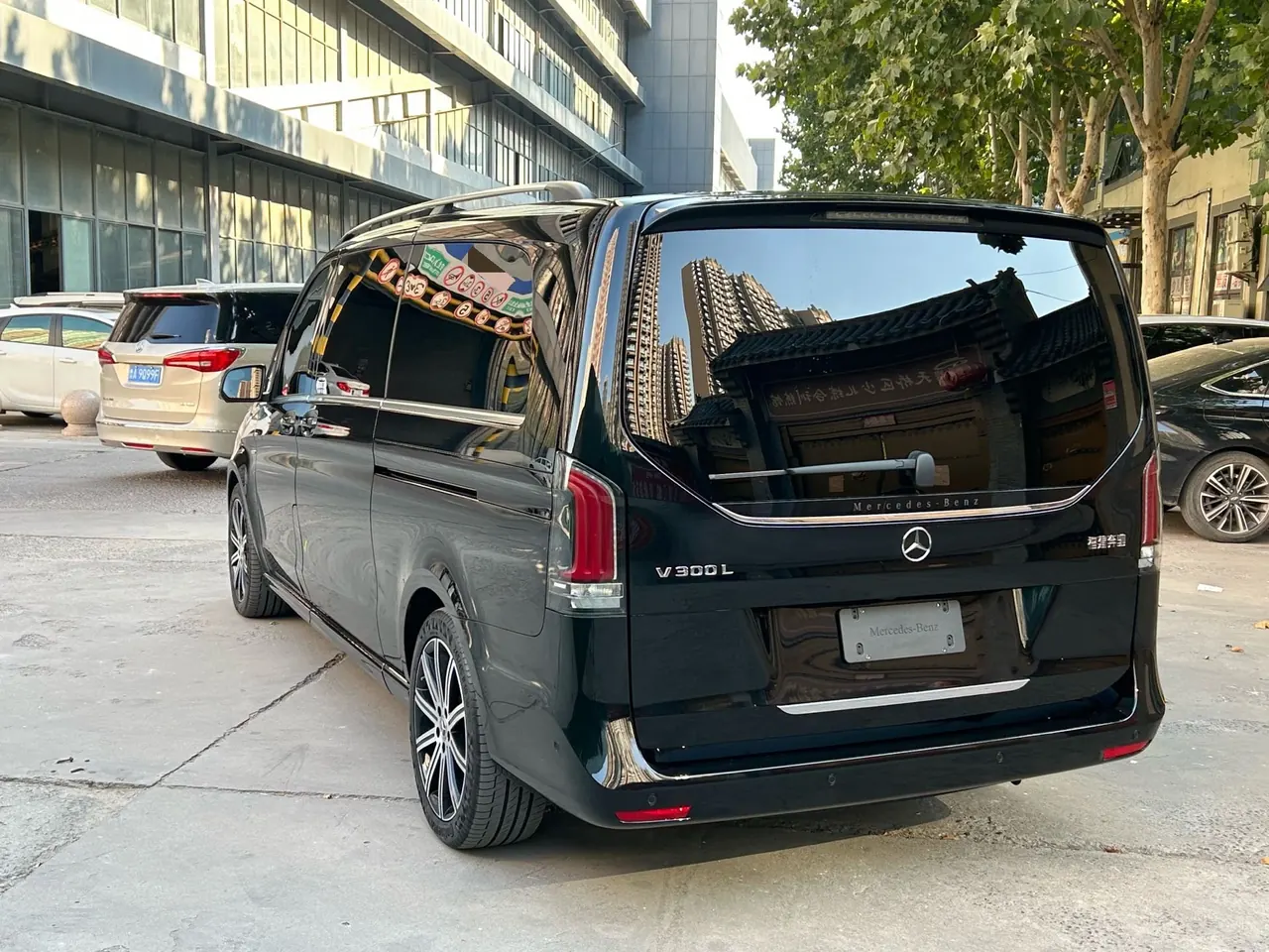 Mercedes Benz V 2024V 300 L 48V 2.0T Premium Edition Automatic Gear 10