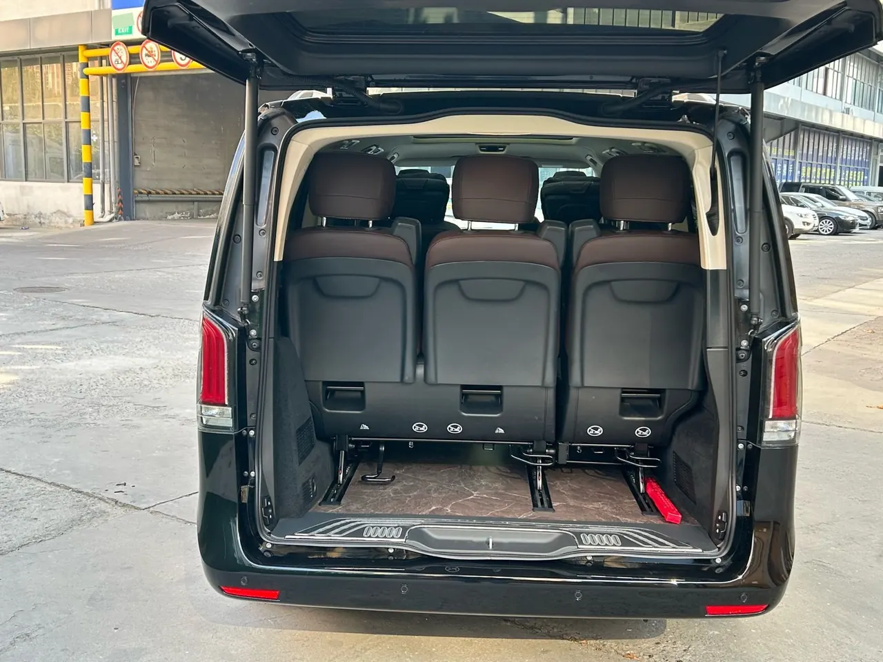 Mercedes Benz V 2024V 300 L 48V 2.0T Premium Edition Automatic Gear 11