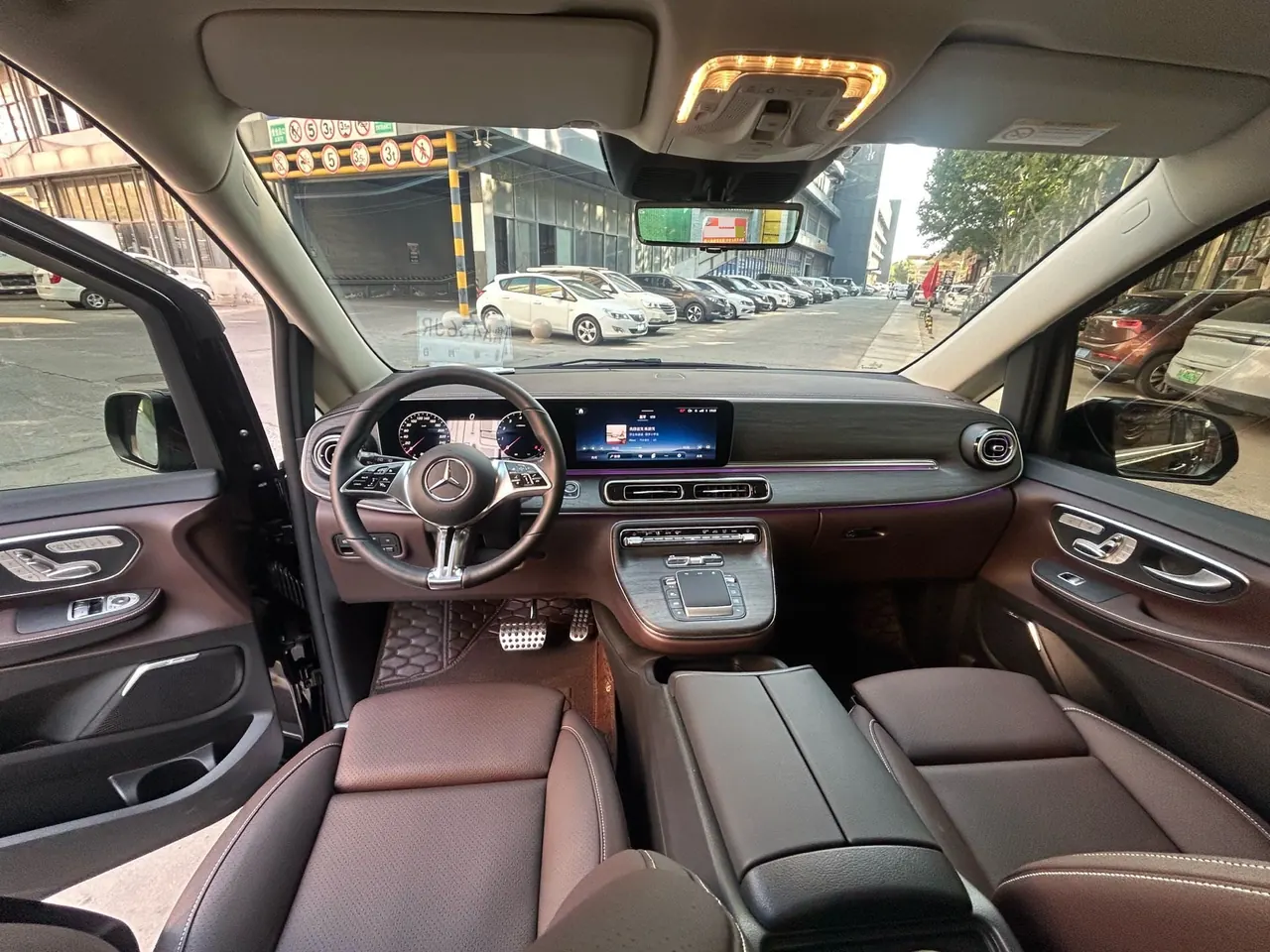 Mercedes Benz V 2024V 300 L 48V 2.0T Premium Edition Automatic Gear 14