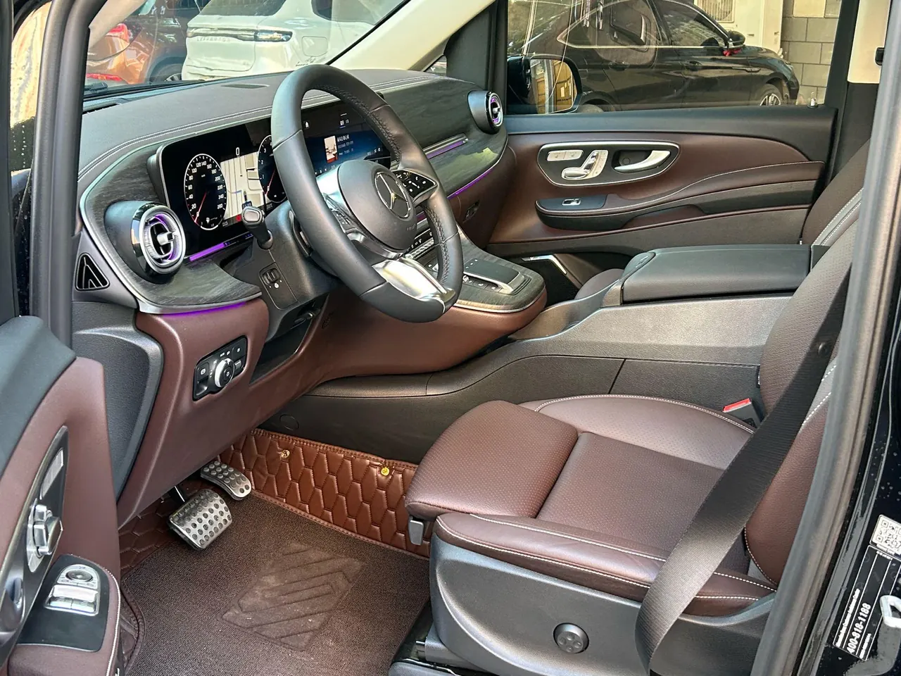 Mercedes Benz V 2024V 300 L 48V 2.0T Premium Edition Automatic Gear 2