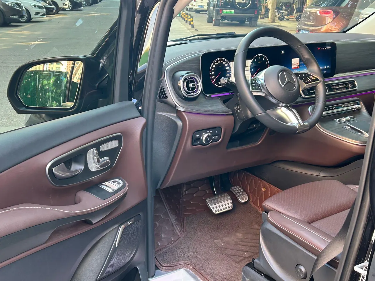 Mercedes Benz V 2024V 300 L 48V 2.0T Premium Edition Automatic Gear 3